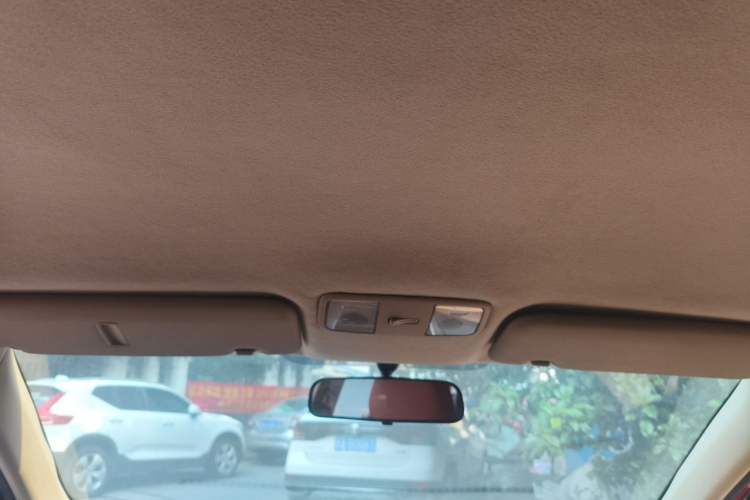 Used Hyundai Verna (older generation) 2010 Sedan 1.4L Automatic Comfort Model GS Headliner