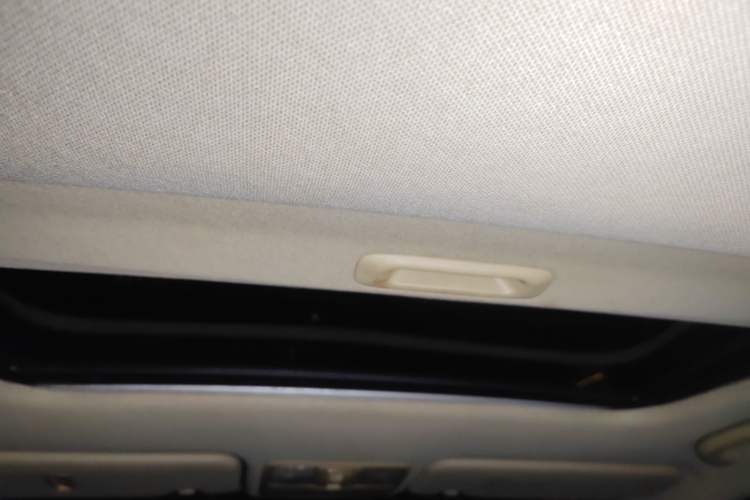 Used Hyundai Verna (older generation) 2010 Sedan 1.4L Automatic Fashionable GT Model Headliner