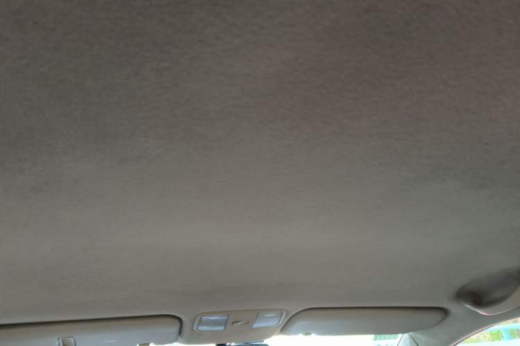 Used Hyundai Verna (older generation) 2010 Sedan 1.4L Manual Comfort GS Headliner