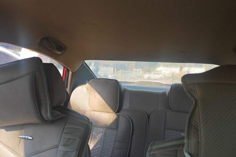 Used Hyundai Verna (older generation) 2010 Sedan 1.4L Manual Comfort GS Headliner