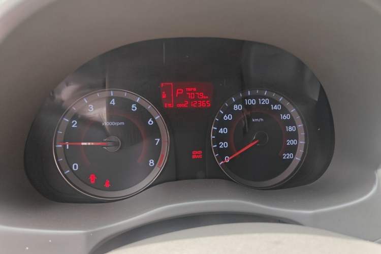 Used Hyundai Verna (older generation) 2010 Sedan 1.4L Automatic BLUE Model Instrument Cluster