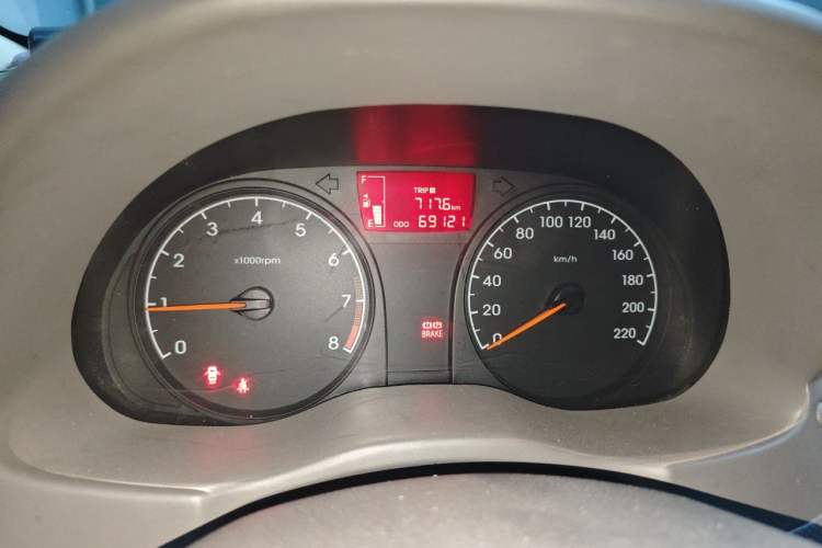 Used Hyundai Verna (older generation) 2010 Sedan 1.4L Manual Standard GL Model Instrument Cluster