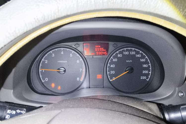 Used Hyundai Verna (older generation) 2010 Sedan 1.4L Manual Comfort GS Instrument Cluster