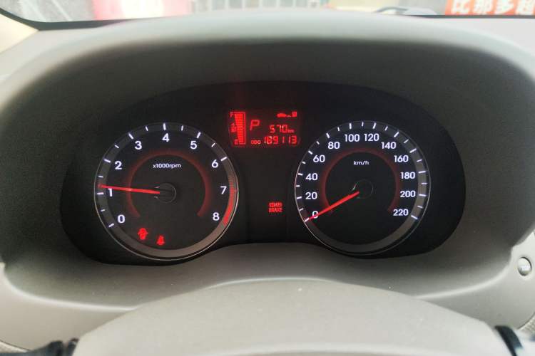 Used Hyundai Verna (older generation) 2010 Sedan 1.4L Automatic Luxury GLS Trim Instrument Cluster