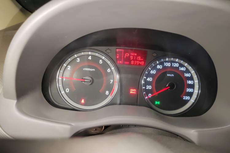 Used Hyundai Verna (older generation) 2010 Sedan 1.4L Automatic Fashionable GT Model Instrument Cluster