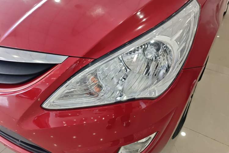 Used Hyundai Verna (older generation) 2010 Sedan 1.4L Manual Comfort GS Left Front Headlight