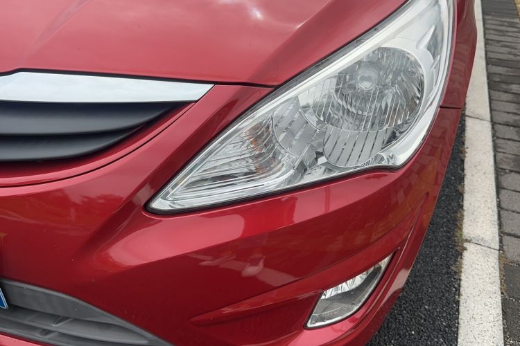 Used Hyundai Verna (older generation) 2010 Sedan 1.4L Manual Comfort GS Left Front Headlight