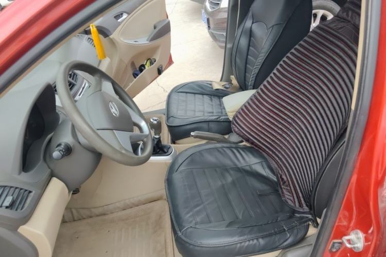 Used Hyundai Verna (older generation) 2010 Sedan 1.4L Manual Comfort GS Left Front Seat