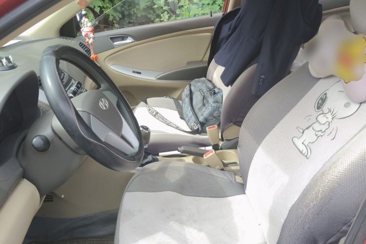 Used Hyundai Verna (older generation) 2010 Sedan 1.4L Manual Comfort GS Left Front Seat