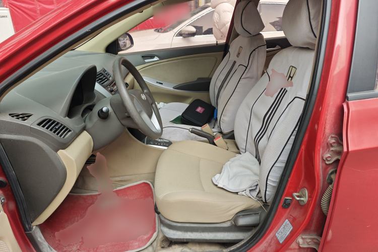Used Hyundai Verna (older generation) 2010 Sedan 1.4L Automatic Comfort Model GS Left Front Seat