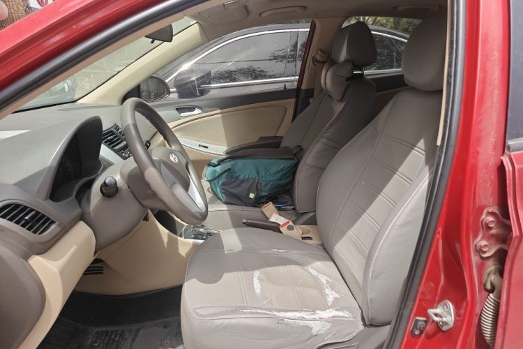Used Hyundai Verna (older generation) 2010 Sedan 1.4L Automatic BLUE Model Left Front Seat