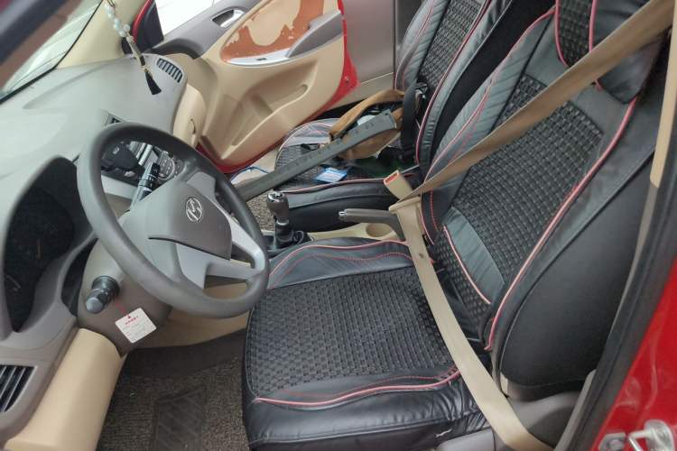 Used Hyundai Verna (older generation) 2010 Sedan 1.4L Manual Comfort GS Left Front Seat
