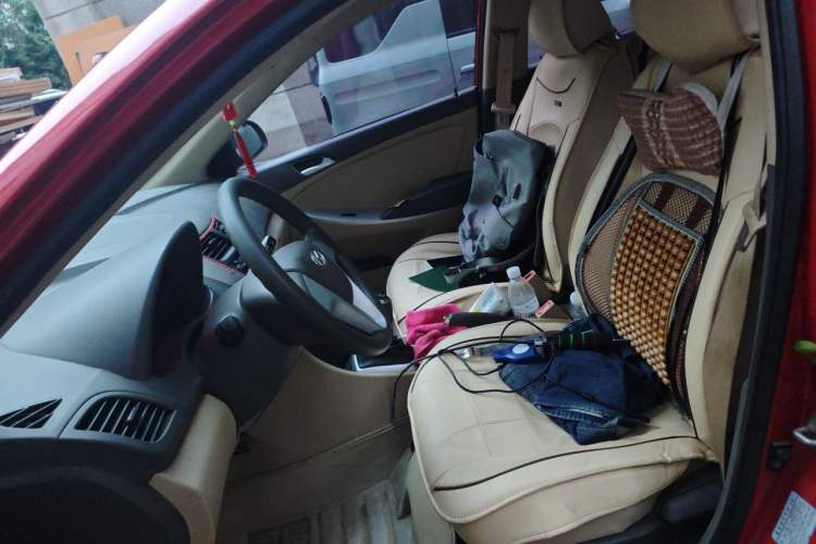 Used Hyundai Verna (older generation) 2010 Sedan 1.4L Manual Standard GL Model Left Front Seat
