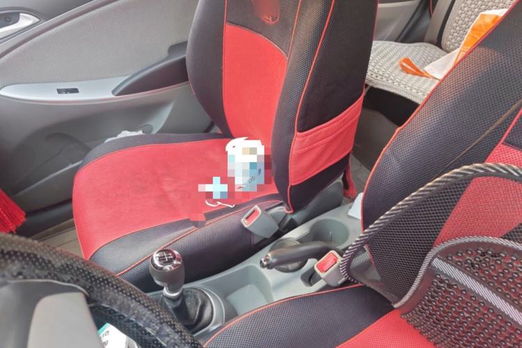 Used Hyundai Verna (older generation) 2010 Sedan 1.4L Manual Comfort GS Left Front Seat
