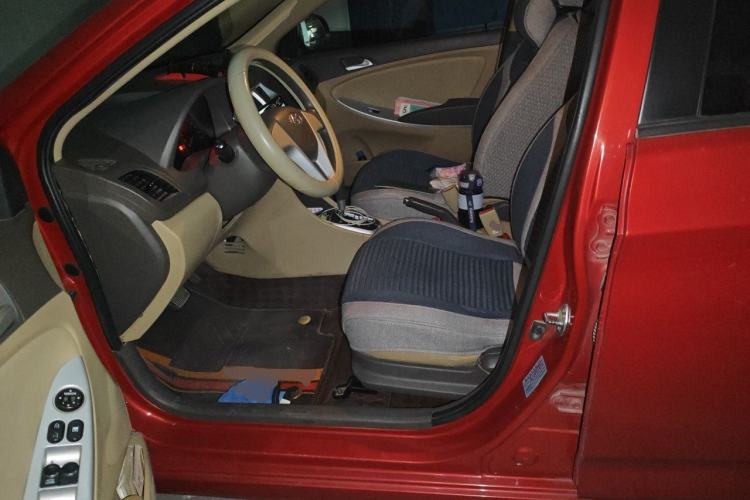 Used Hyundai Verna (older generation) 2010 Sedan 1.4L Automatic Comfort Model GS Left Front Seat