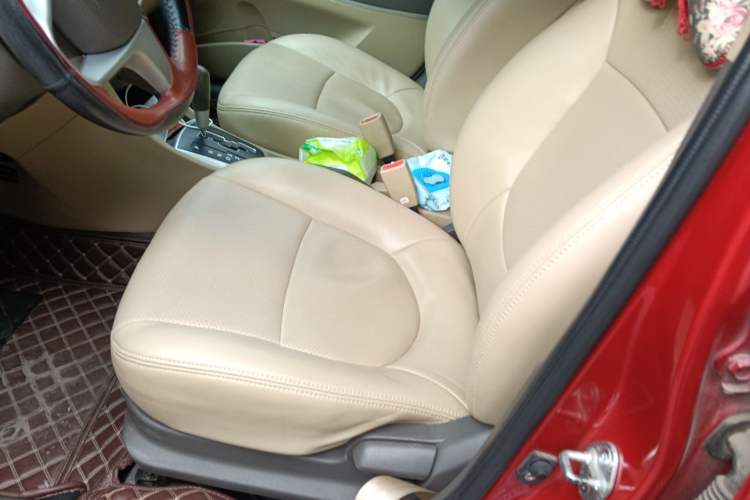 Used Hyundai Verna (older generation) 2010 Sedan 1.4L Automatic Comfort Model GS Left Front Seat