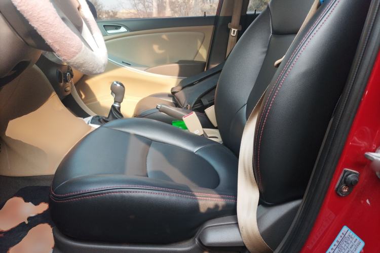 Used Hyundai Verna (older generation) 2010 Sedan 1.4L Manual Comfort GS Left Front Seat