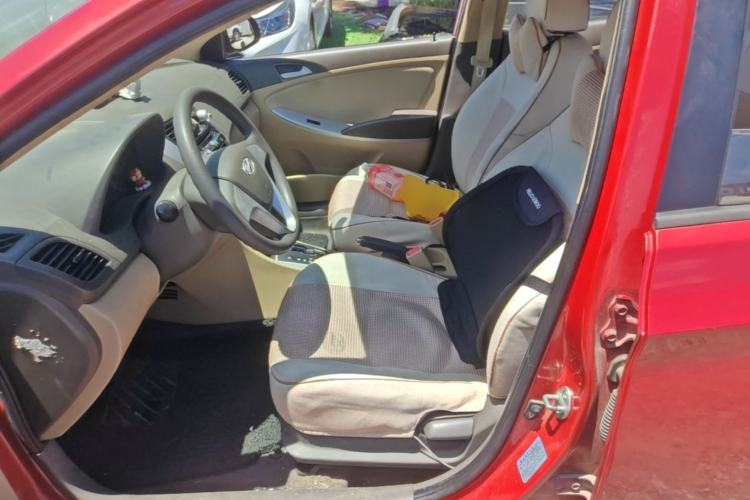 Used Hyundai Verna (older generation) 2010 Sedan 1.4L Automatic Comfort Model GS Left Front Seat