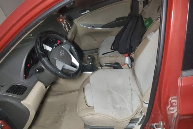 Used Hyundai Verna (older generation) 2010 Sedan 1.4L Manual Comfort GS Left Front Seat