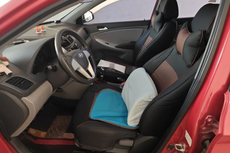 Used Hyundai Verna (older generation) 2010 Sedan 1.4L Manual Comfort GS Left Front Seat