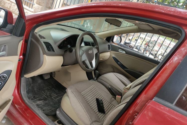 Used Hyundai Verna (older generation) 2010 Sedan 1.4L Automatic Comfort Model GS Left Front Seat