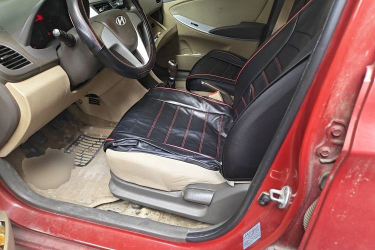 Used Hyundai Verna (older generation) 2010 Sedan 1.4L Manual Comfort GS Left Front Seat