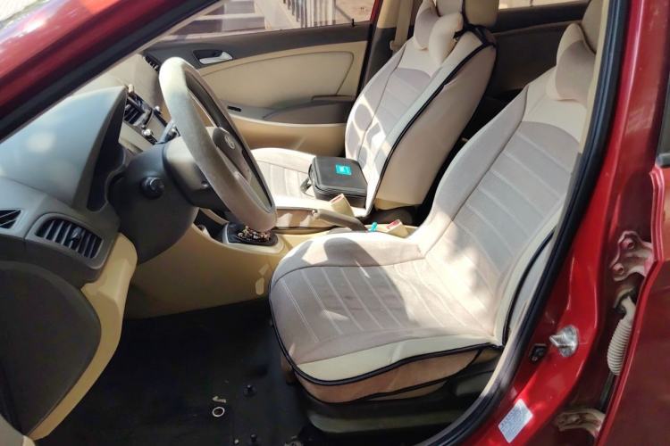 Used Hyundai Verna (older generation) 2010 Sedan 1.4L Manual Comfort GS Left Front Seat