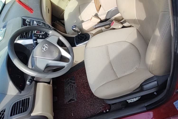 Used Hyundai Verna (older generation) 2010 Sedan 1.4L Manual Comfort GS Left Front Seat