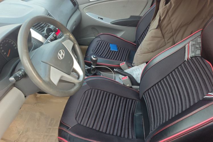 Used Hyundai Verna (older generation) 2010 Sedan 1.4L Manual Standard GL Model Left Front Seat