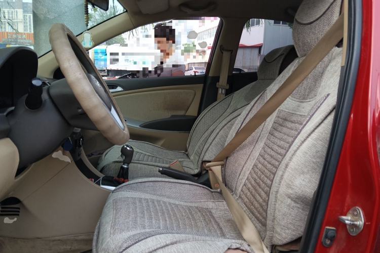 Used Hyundai Verna (older generation) 2010 Sedan 1.4L Manual Comfort GS Left Front Seat