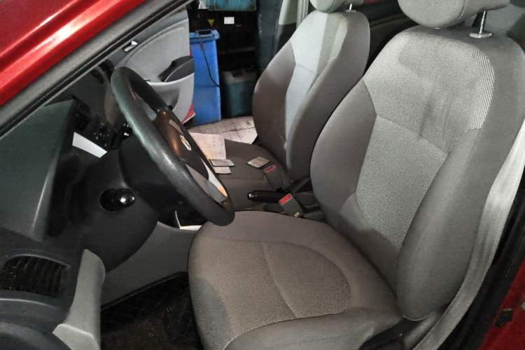 Used Hyundai Verna (older generation) 2010 Sedan 1.4L Manual Comfort GS Left Front Seat