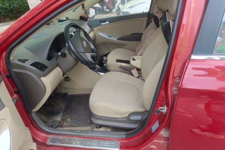 Used Hyundai Verna (older generation) 2010 Sedan 1.4L Manual Standard GL Model Left Front Seat