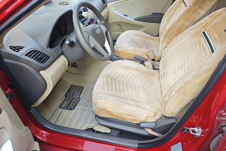 Used Hyundai Verna (older generation) 2010 Sedan 1.4L Automatic Fashionable GT Model Left Front Seat