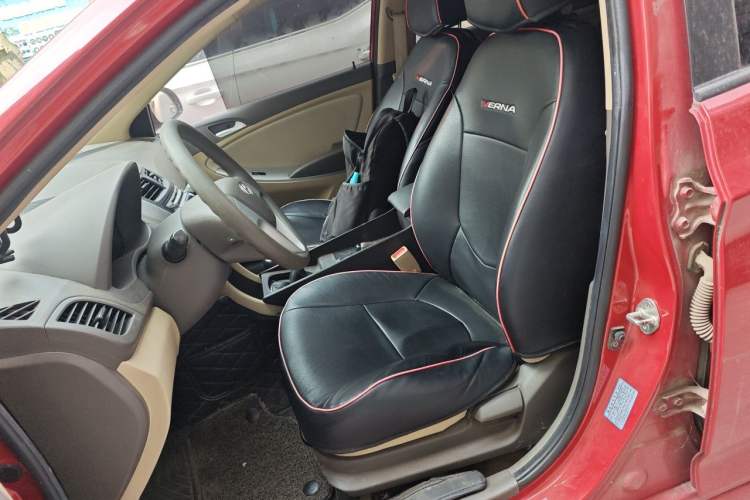 Used Hyundai Verna (older generation) 2010 Sedan 1.4L Manual Comfort GS Left Front Seat