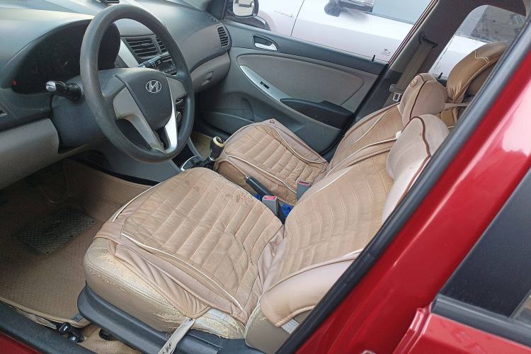 Used Hyundai Verna (older generation) 2010 Sedan 1.4L Manual Comfort GS Left Front Seat