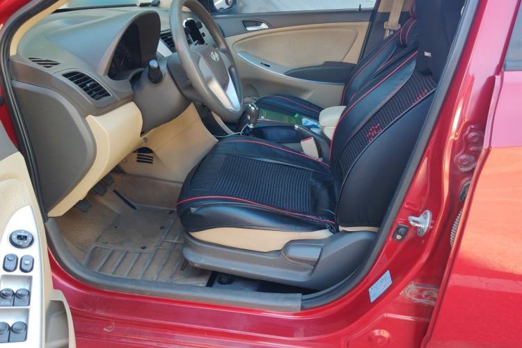 Used Hyundai Verna (older generation) 2010 Sedan 1.4L Manual Comfort GS Left Front Seat