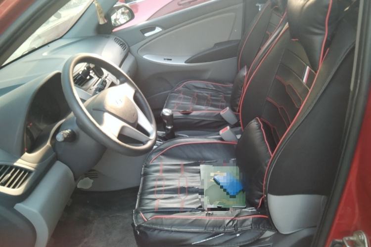 Used Hyundai Verna (older generation) 2010 Sedan 1.4L Manual Comfort GS Left Front Seat