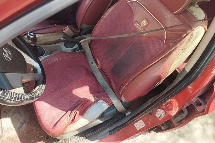 Used Hyundai Verna (older generation) 2010 Sedan 1.4L Manual Comfort GS Left Front Seat