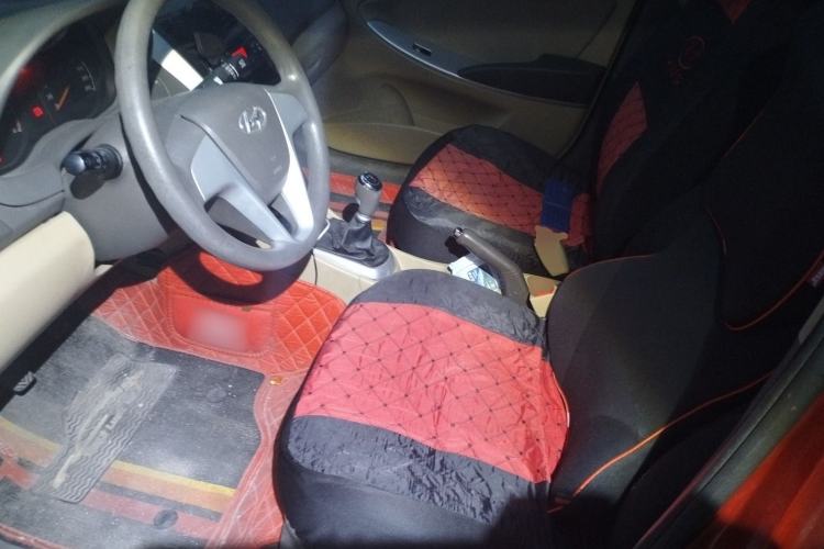 Used Hyundai Verna (older generation) 2010 Sedan 1.4L Manual Comfort GS Left Front Seat