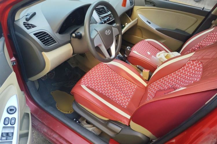 Used Hyundai Verna (older generation) 2010 Sedan 1.4L Manual Comfort GS Left Front Seat