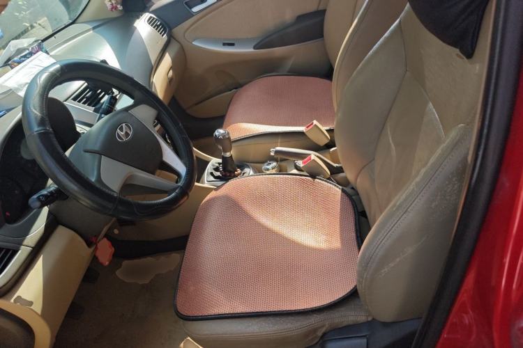 Used Hyundai Verna (older generation) 2010 Sedan 1.4L Manual Comfort GS Left Front Seat