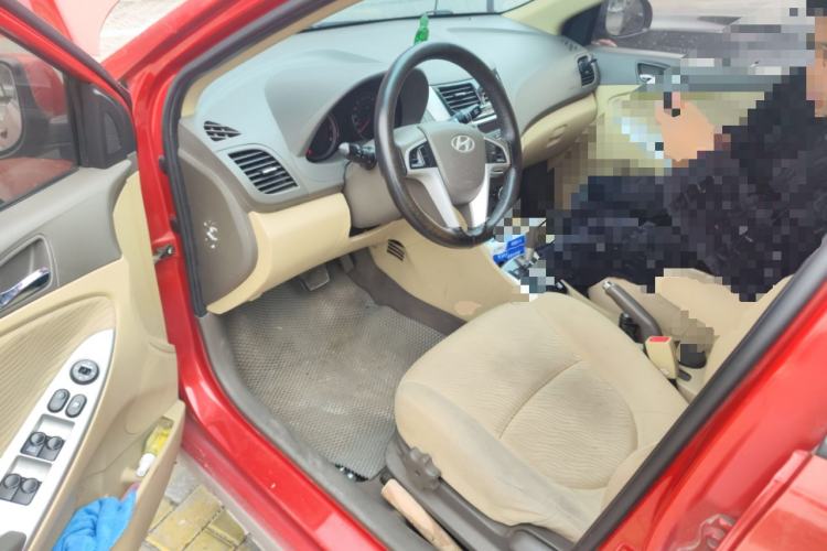 Used Hyundai Verna (older generation) 2010 Sedan 1.4L Automatic Luxury GLS Trim Left Front Seat