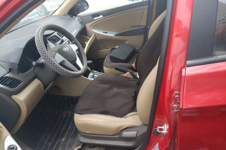 Used Hyundai Verna (older generation) 2010 Sedan 1.4L Automatic Fashionable GT Model Left Front Seat