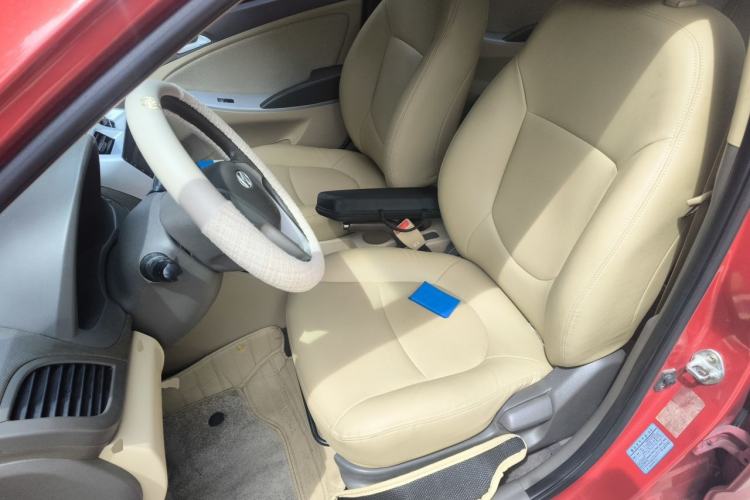 Used Hyundai Verna (older generation) 2010 Sedan 1.4L Automatic Comfort Model GS Left Front Seat