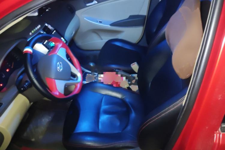 Used Hyundai Verna (older generation) 2010 Sedan 1.4L Automatic Comfort Model GS Left Front Seat