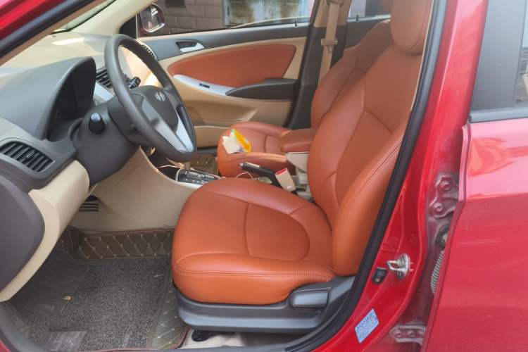 Used Hyundai Verna (older generation) 2010 Sedan 1.4L Automatic Comfort Model GS Left Front Seat