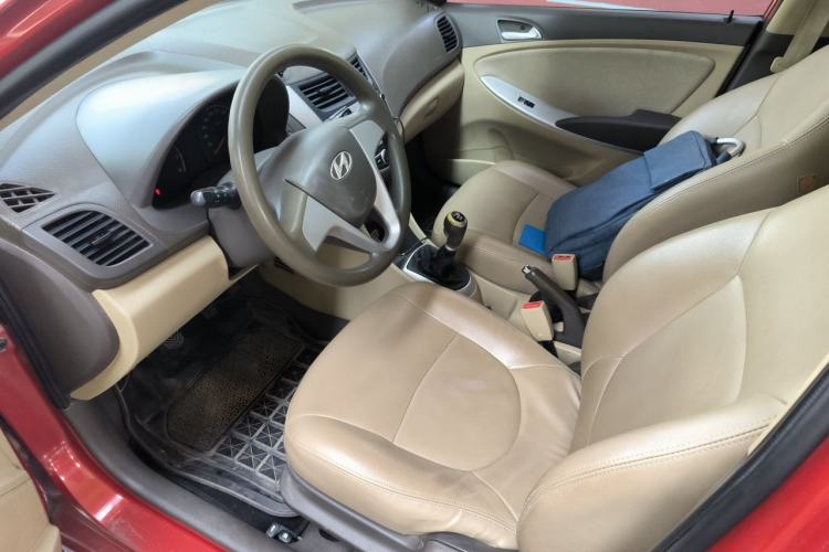Used Hyundai Verna (older generation) 2010 Sedan 1.4L Manual Comfort GS Left Front Seat