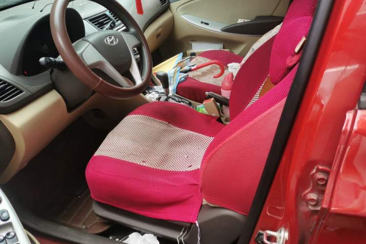 Used Hyundai Verna (older generation) 2010 Sedan 1.4L Automatic Comfort Model GS Left Front Seat