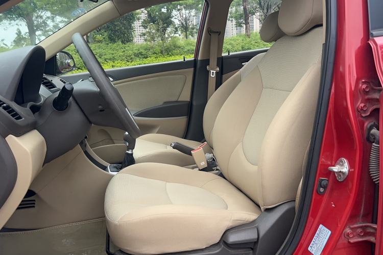 Used Hyundai Verna (older generation) 2010 Sedan 1.4L Manual Comfort GS Left Front Seat