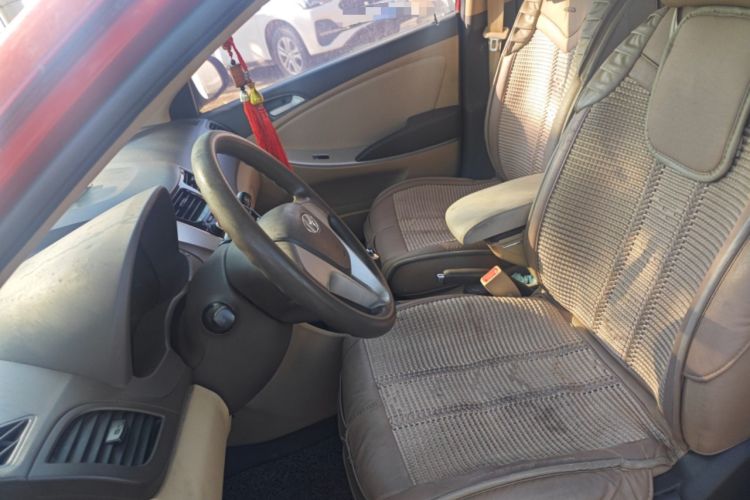 Used Hyundai Verna (older generation) 2010 Sedan 1.4L Manual Comfort GS Left Front Seat